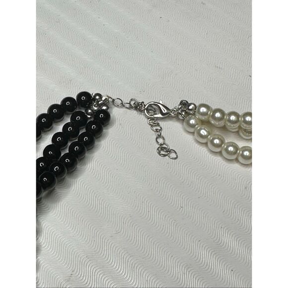 Fashion Heavy Black & White Beaded Necklace - Picture 3 of 5